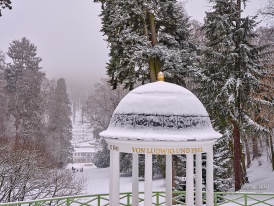 Staatspark Fürstenlager: Tempel im Winter